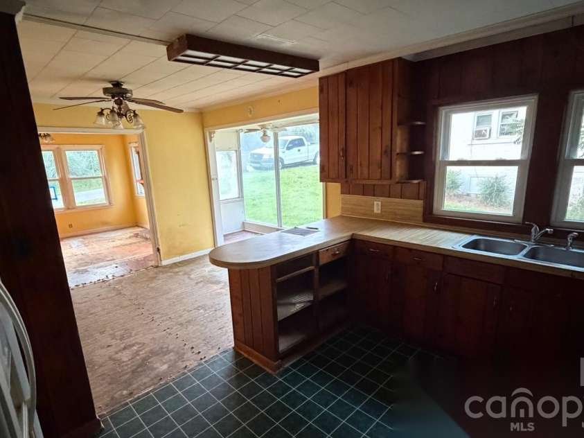 803 Grove Street, Lincolnton, NC 28092.  MLS# CAR4413290, YatesRealty ID 42893. 