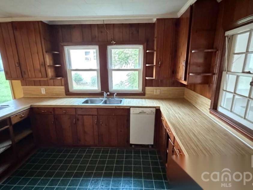803 Grove Street, Lincolnton, NC 28092.  MLS# CAR4413290, YatesRealty ID 42893. 