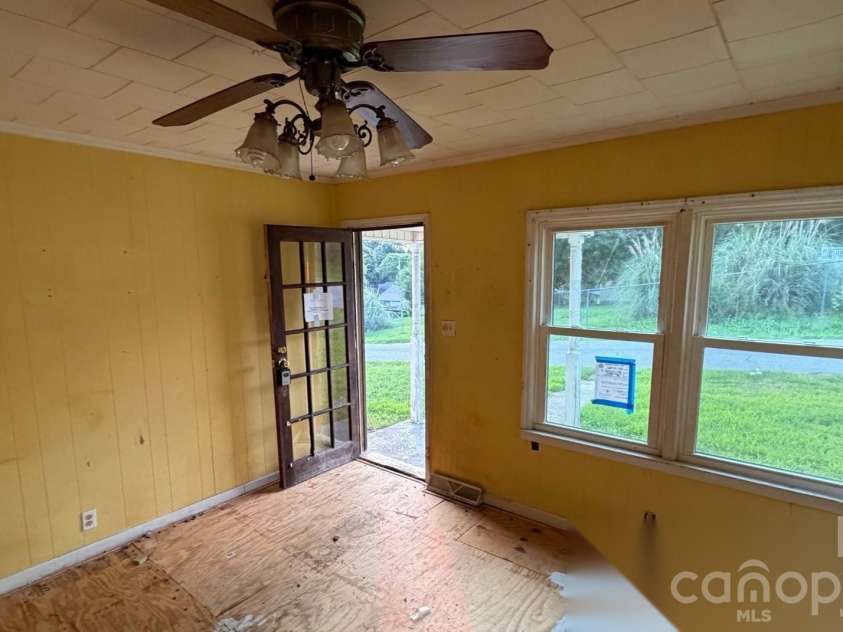 803 Grove Street, Lincolnton, NC 28092.  MLS# CAR4413290, YatesRealty ID 42893. 