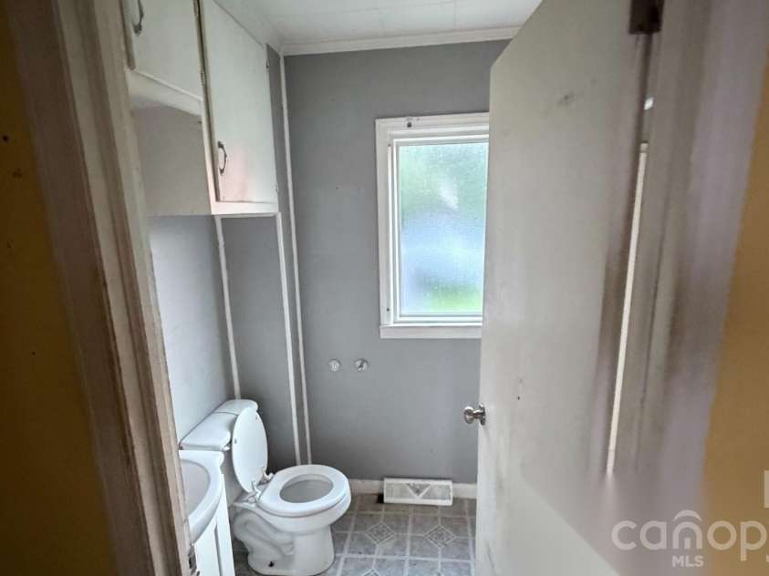803 Grove Street, Lincolnton, NC 28092.  MLS# CAR4413290, YatesRealty ID 42893. 