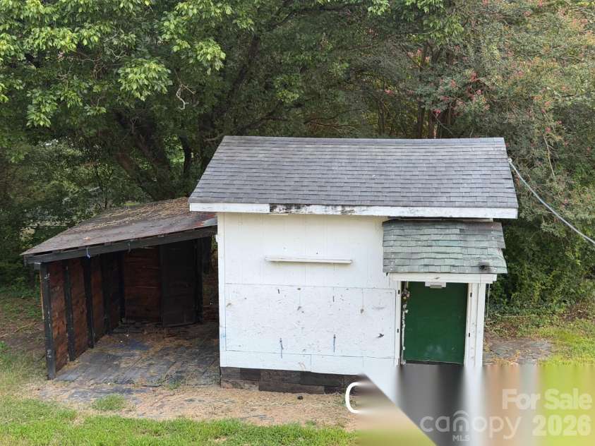 803 Grove Street, Lincolnton, NC 28092.  MLS# CAR4413290, YatesRealty ID 42893. 