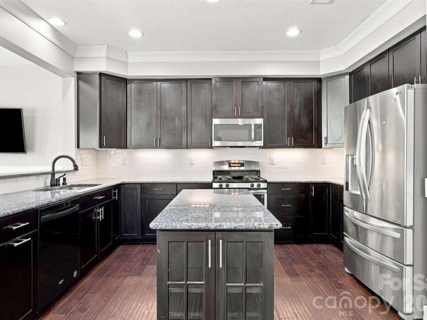 2507 Alyssa Lane, Charlotte, NC 28208.  MLS# CAR4409344, YatesRealty ID 42896. 