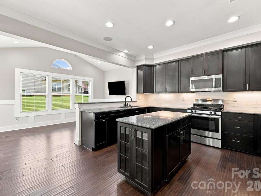 2507 Alyssa Lane, Charlotte, NC 28208.  MLS# CAR4409344, YatesRealty ID 42896. 