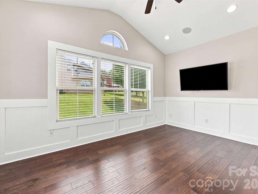 2507 Alyssa Lane, Charlotte, NC 28208.  MLS# CAR4409344, YatesRealty ID 42896. 