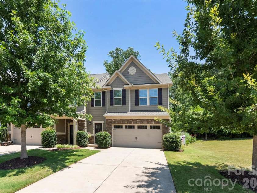 140 Beacon Drive, Mooresville, NC 28117.  MLS# CAR4401675, YatesRealty ID 42897. 
