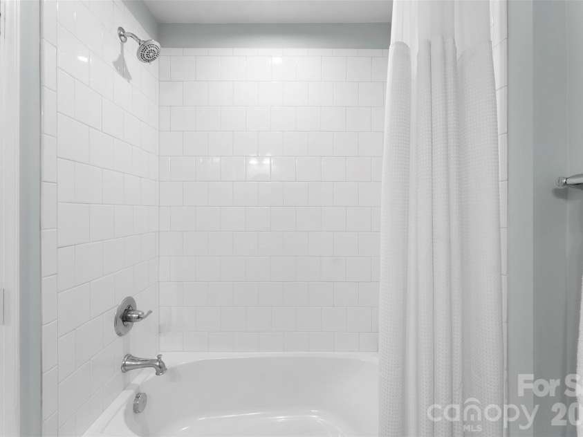 140 Beacon Drive, Mooresville, NC 28117.  MLS# CAR4401675, YatesRealty ID 42897. 