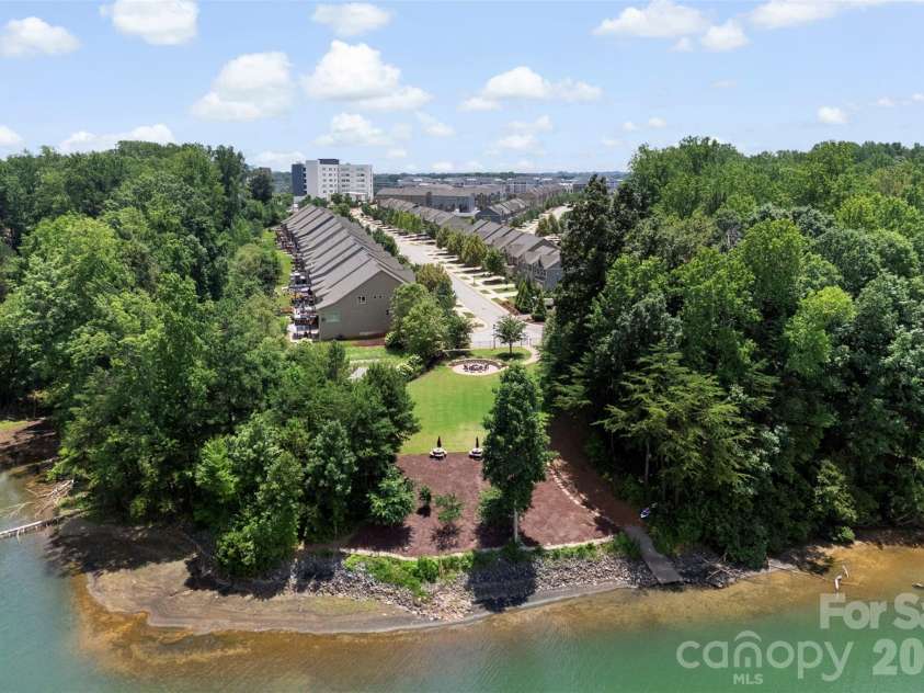 140 Beacon Drive, Mooresville, NC 28117.  MLS# CAR4401675, YatesRealty ID 42897. 