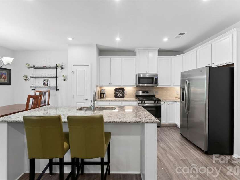140 Beacon Drive, Mooresville, NC 28117.  MLS# CAR4401675, YatesRealty ID 42897. Kitchen