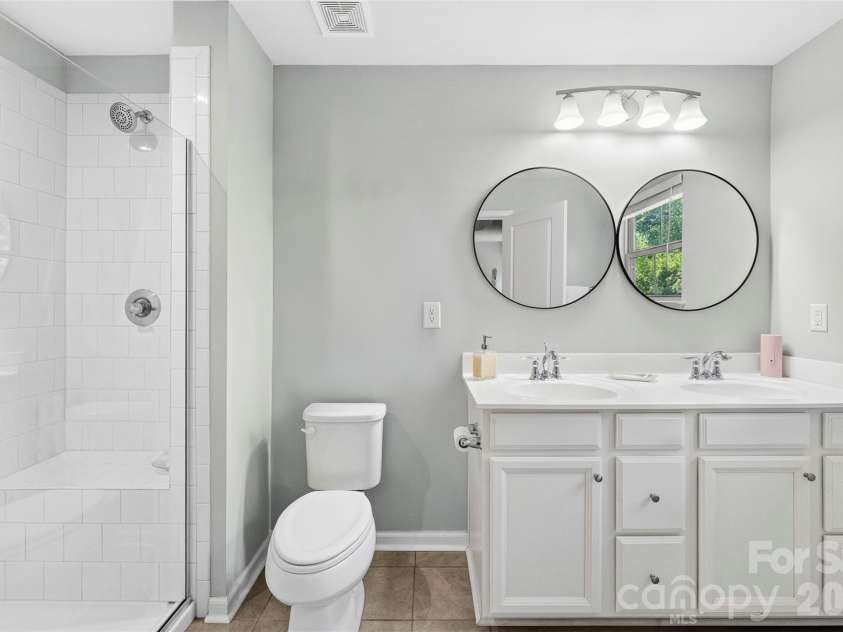 140 Beacon Drive, Mooresville, NC 28117.  MLS# CAR4401675, YatesRealty ID 42897. Primary bathroom