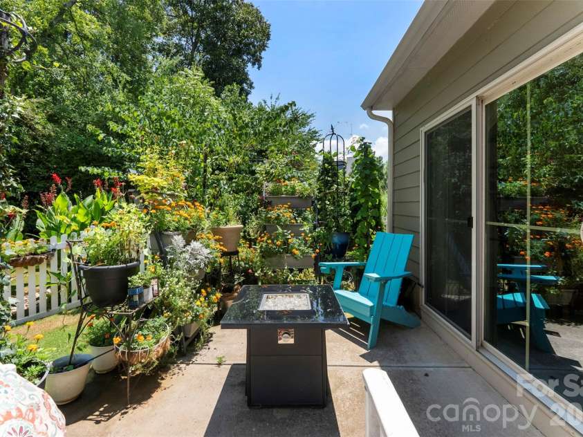 140 Beacon Drive, Mooresville, NC 28117.  MLS# CAR4401675, YatesRealty ID 42897. Relaxing patio