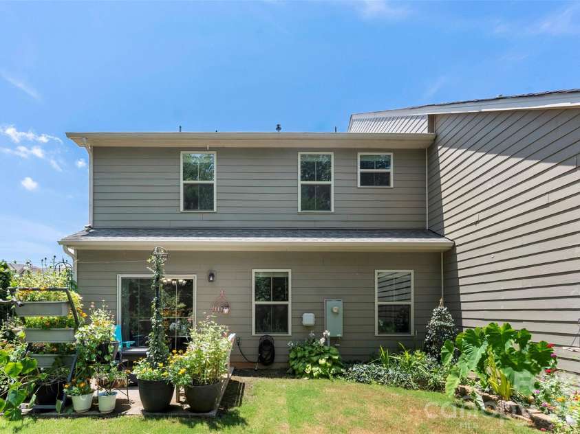 140 Beacon Drive, Mooresville, NC 28117.  MLS# CAR4427010, YatesRealty ID 42897. 