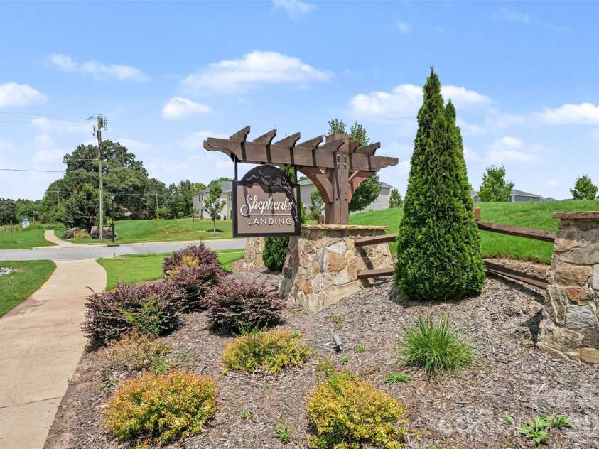 155 Shepherds Landing Drive, Mooresville, NC 28115.  MLS# CAR4413190, YatesRealty ID 42898. 