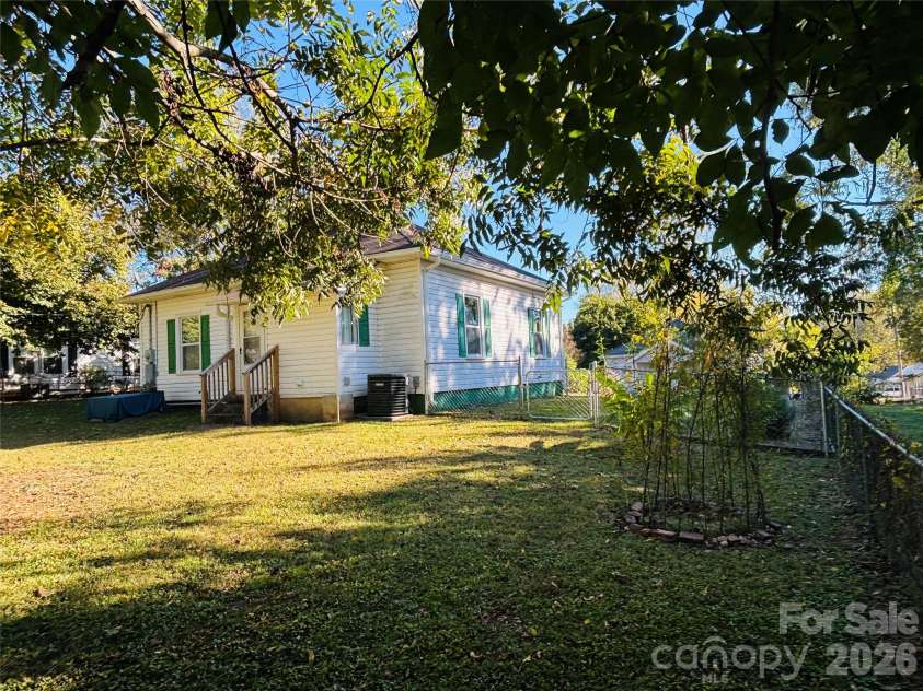 302 Park Avenue, Mount Holly, NC 28120.  MLS# CAR4356962, YatesRealty ID 4290. 
