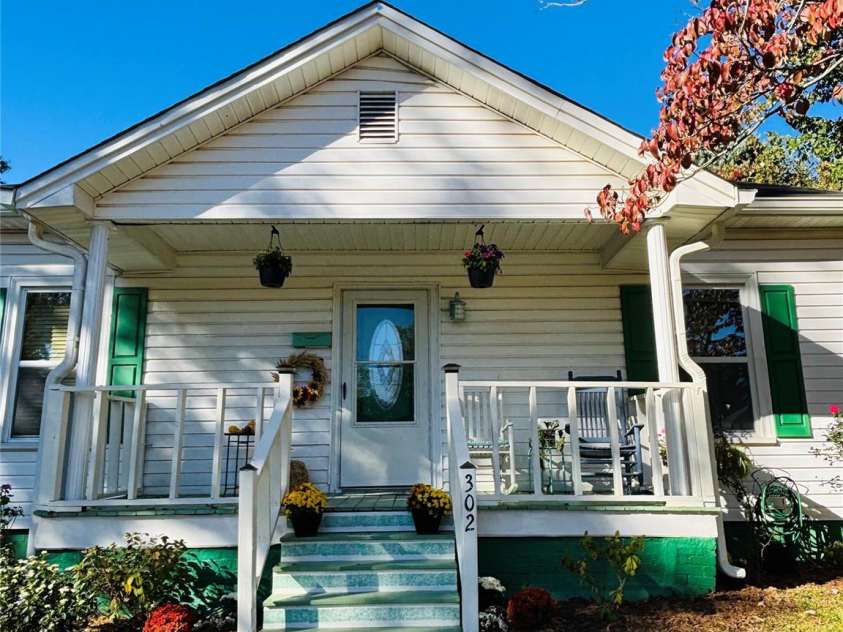 302 Park Avenue, Mount Holly, NC 28120.  MLS# CAR4356962, YatesRealty ID 4290. 