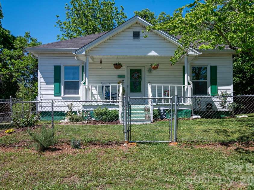 302 Park Avenue, Mount Holly, NC 28120.  MLS# CAR4356962, YatesRealty ID 4290. 