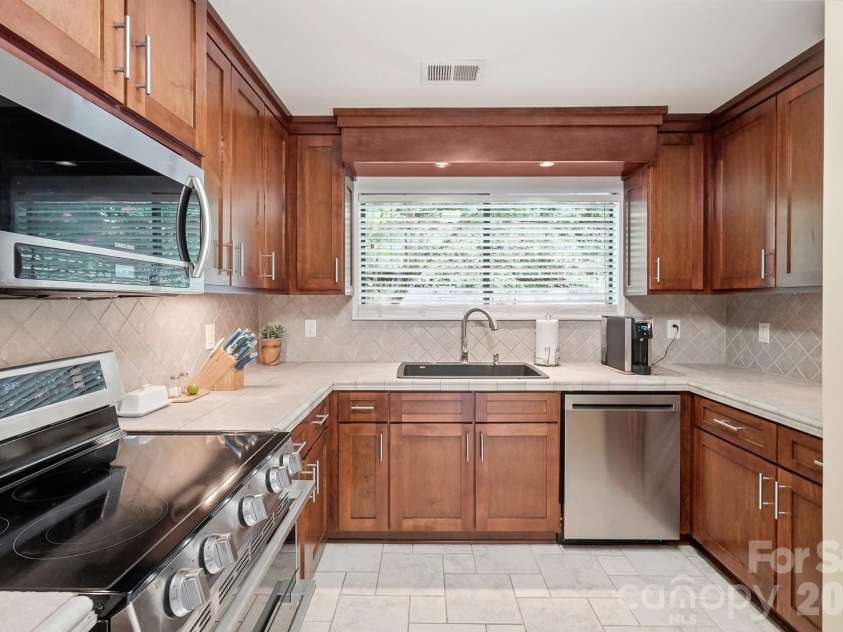 4142 Charlotte Highway, Lake Wylie, SC 29710.  MLS# CAR4411049, YatesRealty ID 42903. 