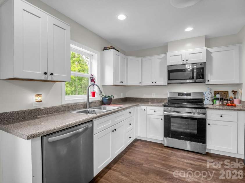 47 Heartleaf Lane, Columbus, NC 28722.  MLS# CAR4408758, YatesRealty ID 42904. Kitchen