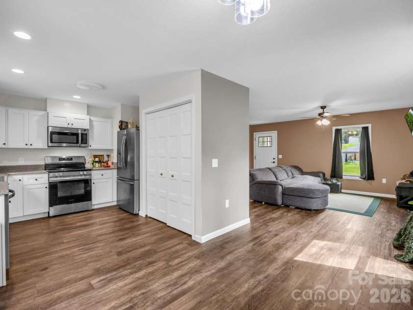 47 Heartleaf Lane, Columbus, NC 28722.  MLS# CAR4408758, YatesRealty ID 42904. Open kitchen