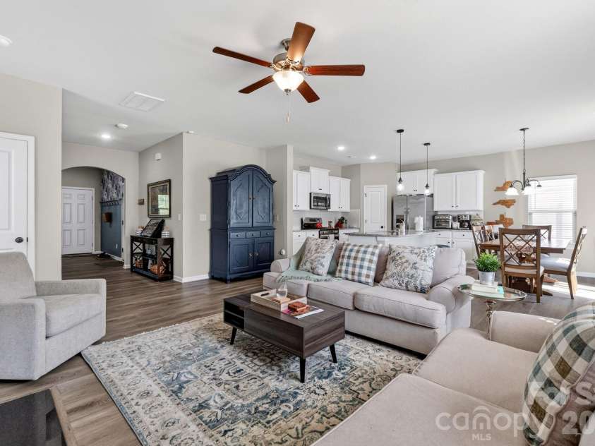 5223 Belstone Lane, Charlotte, NC 28215.  MLS# CAR4411383, YatesRealty ID 42906. 