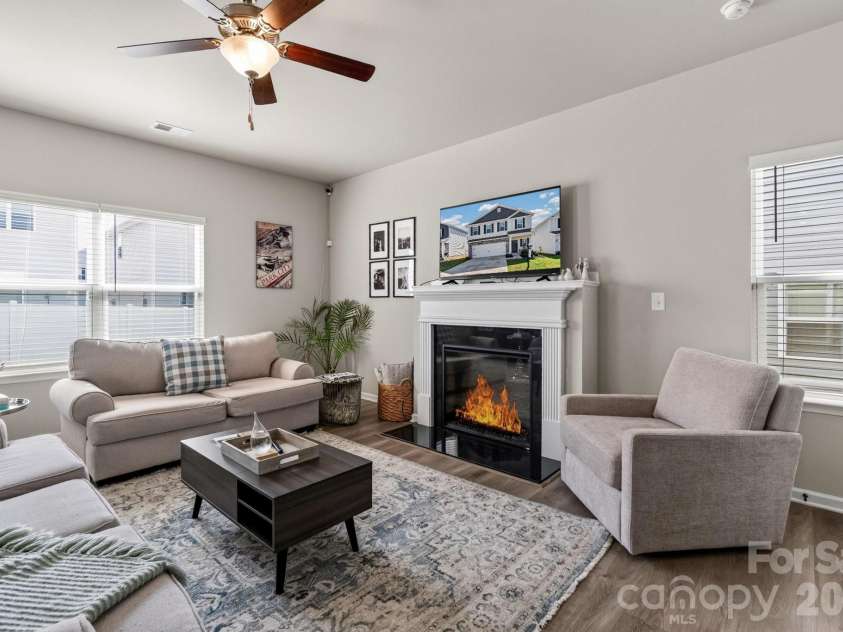 5223 Belstone Lane, Charlotte, NC 28215.  MLS# CAR4411383, YatesRealty ID 42906. 