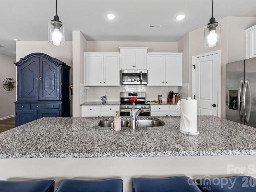 5223 Belstone Lane, Charlotte, NC 28215.  MLS# CAR4411383, YatesRealty ID 42906. 