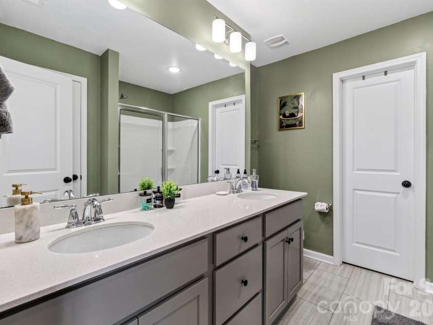 5223 Belstone Lane, Charlotte, NC 28215.  MLS# CAR4411383, YatesRealty ID 42906. 