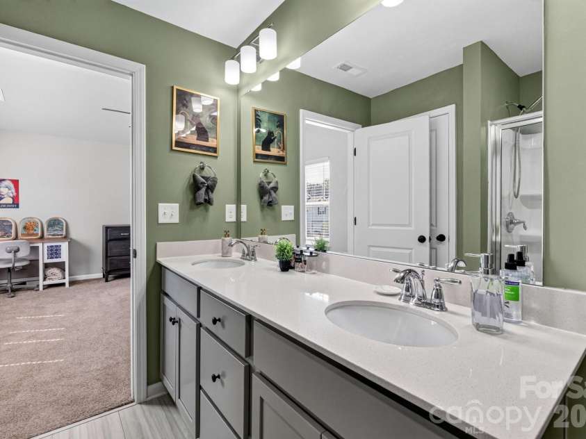 5223 Belstone Lane, Charlotte, NC 28215.  MLS# CAR4411383, YatesRealty ID 42906. 