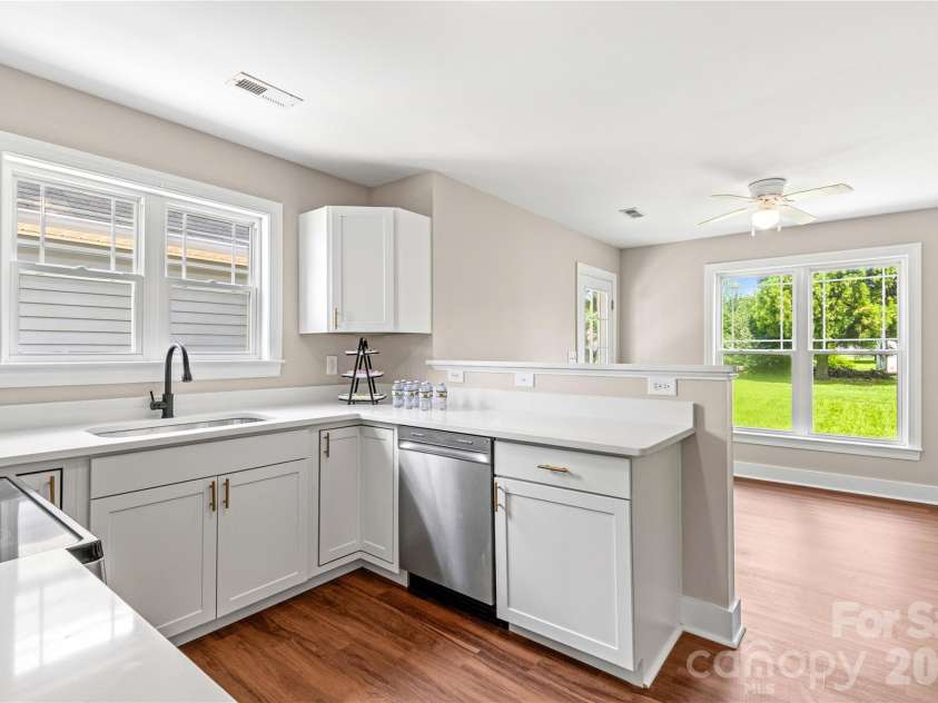 128 Tarrington Drive, Statesville, NC 28625.  MLS# CAR4411333, YatesRealty ID 42907. 