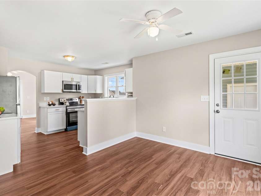 128 Tarrington Drive, Statesville, NC 28625.  MLS# CAR4411333, YatesRealty ID 42907. 