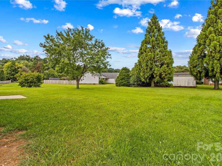 128 Tarrington Drive, Statesville, NC 28625.  MLS# CAR4411333, YatesRealty ID 42907. 