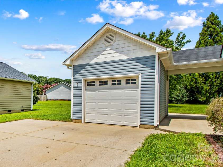 128 Tarrington Drive, Statesville, NC 28625.  MLS# CAR4411333, YatesRealty ID 42907. 
