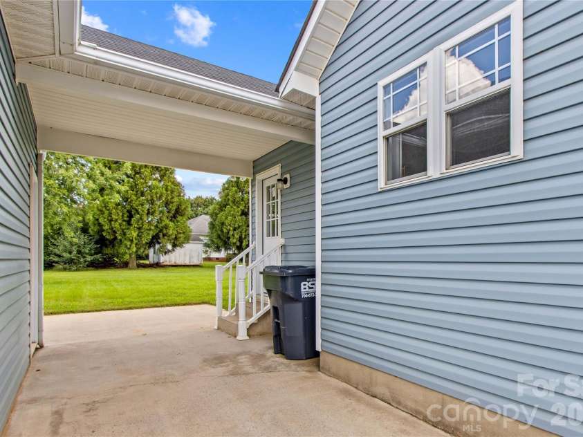 128 Tarrington Drive, Statesville, NC 28625.  MLS# CAR4411333, YatesRealty ID 42907. 
