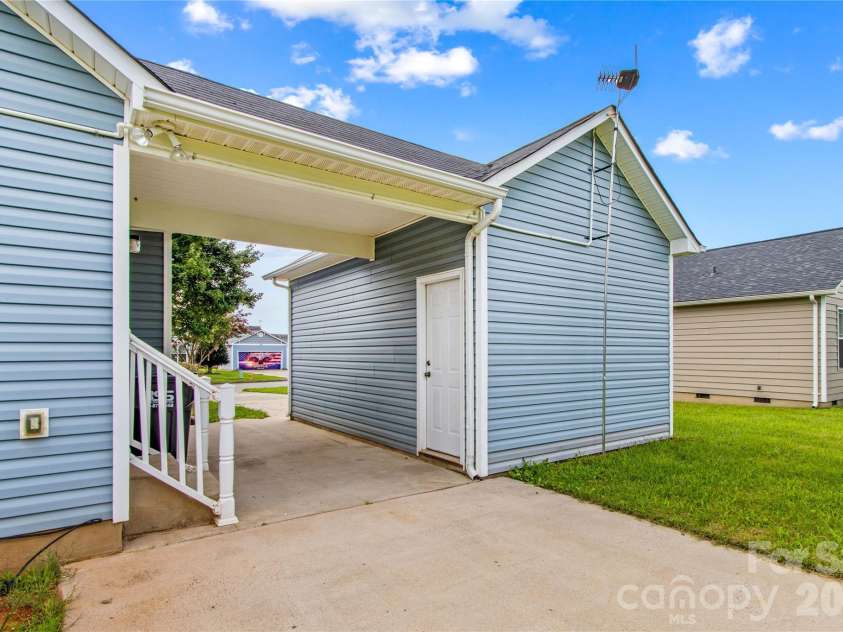128 Tarrington Drive, Statesville, NC 28625.  MLS# CAR4411333, YatesRealty ID 42907. 