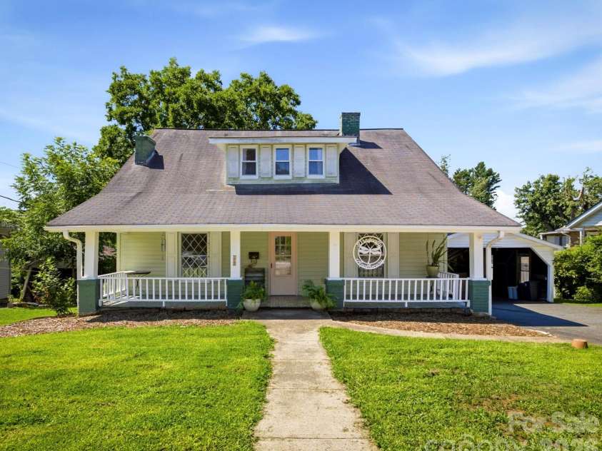 115 Evans Street, Morganton, NC 28655.  MLS# CAR4411941, YatesRealty ID 42908. 