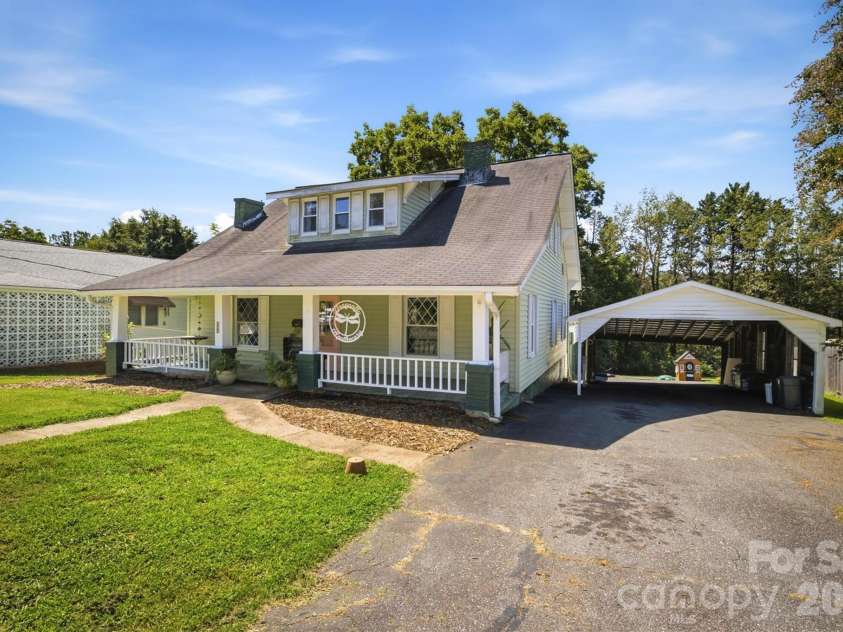 115 Evans Street, Morganton, NC 28655.  MLS# CAR4411941, YatesRealty ID 42908. 