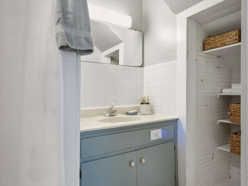 115 Evans Street, Morganton, NC 28655.  MLS# CAR4411941, YatesRealty ID 42908. Lower Level Bath
