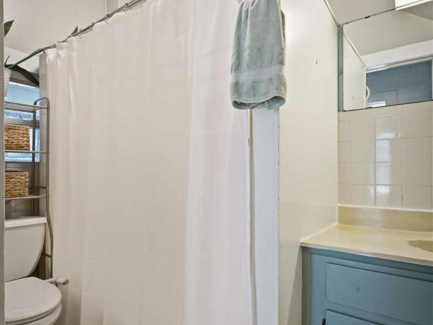 115 Evans Street, Morganton, NC 28655.  MLS# CAR4411941, YatesRealty ID 42908. Lower Level Bath