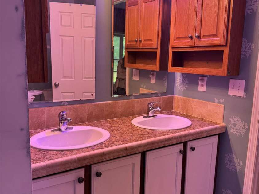 1886 Old Linville Road, Marion, NC 28752.  MLS# CAR4410849, YatesRealty ID 42909. Bathroom
