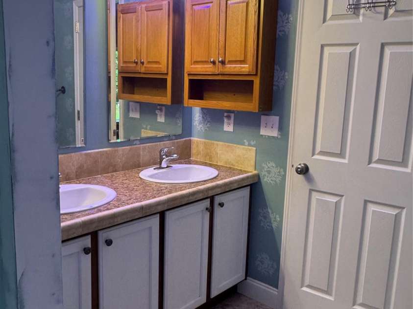 1886 Old Linville Road, Marion, NC 28752.  MLS# CAR4410849, YatesRealty ID 42909. Bathroom