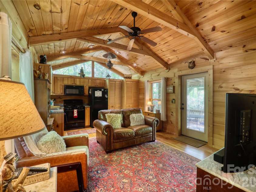 125 Hummingbird Lane, Newland, NC 28657.  MLS# CAR4357374, YatesRealty ID 4291. 