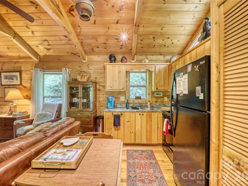 125 Hummingbird Lane, Newland, NC 28657.  MLS# CAR4357374, YatesRealty ID 4291. 