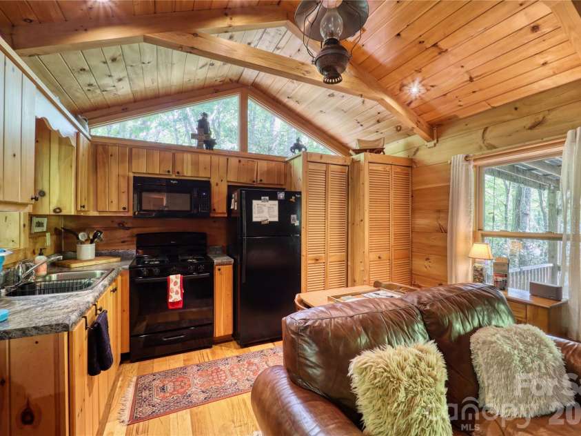 125 Hummingbird Lane, Newland, NC 28657.  MLS# CAR4357374, YatesRealty ID 4291. 