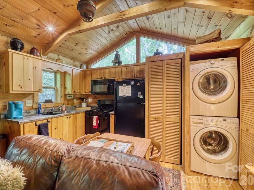 125 Hummingbird Lane, Newland, NC 28657.  MLS# CAR4357374, YatesRealty ID 4291. 