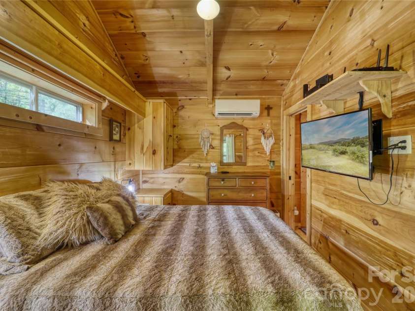 125 Hummingbird Lane, Newland, NC 28657.  MLS# CAR4357374, YatesRealty ID 4291. 
