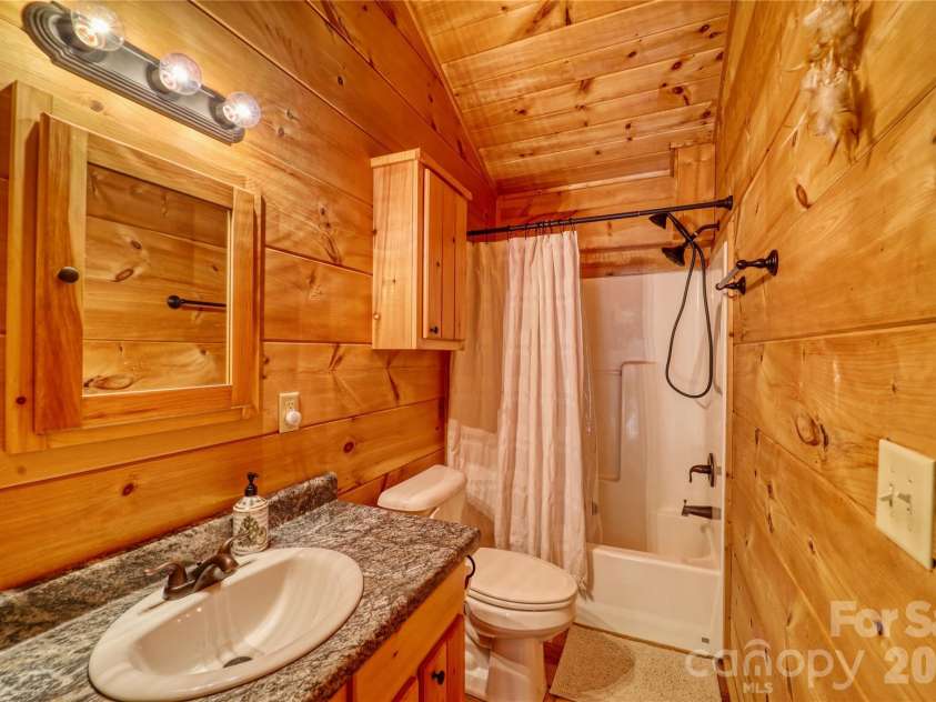 125 Hummingbird Lane, Newland, NC 28657.  MLS# CAR4357374, YatesRealty ID 4291. 