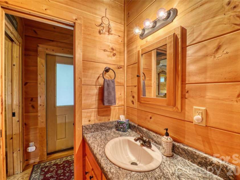 125 Hummingbird Lane, Newland, NC 28657.  MLS# CAR4357374, YatesRealty ID 4291. 