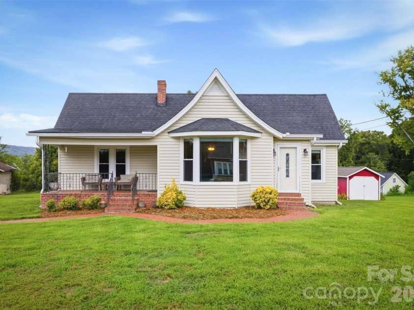 513 Bouchard Avenue, Valdese, NC 28690.  MLS# CAR4408279, YatesRealty ID 42912. 