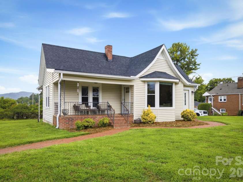 513 Bouchard Avenue, Valdese, NC 28690.  MLS# CAR4408279, YatesRealty ID 42912. 