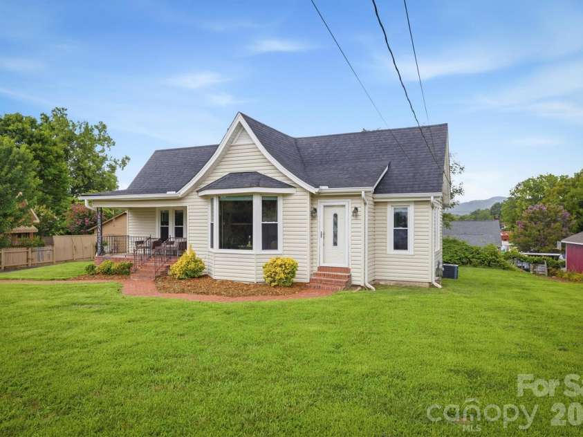 513 Bouchard Avenue, Valdese, NC 28690.  MLS# CAR4408279, YatesRealty ID 42912. 