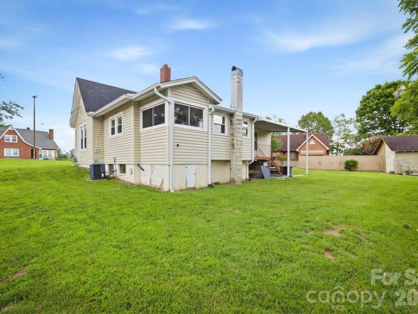 513 Bouchard Avenue, Valdese, NC 28690.  MLS# CAR4408279, YatesRealty ID 42912. 